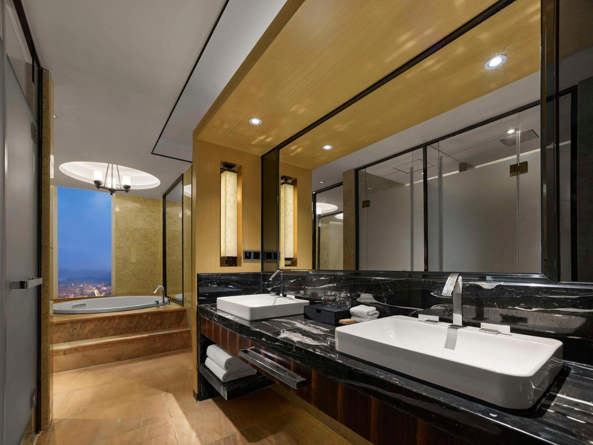 Hilton Zhongshan Downtown Extérieur photo